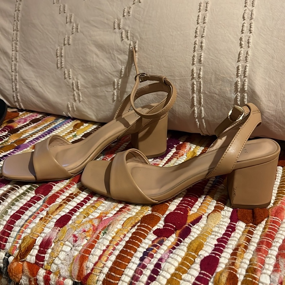 Target tan heels - Picture 3 of 3
